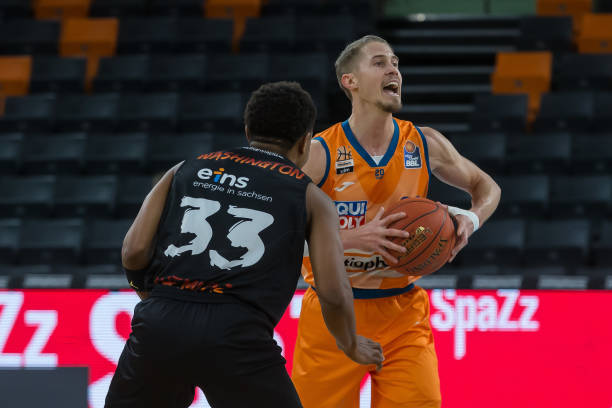 丁彦雨航 丁彦雨航